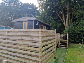 Glamping Hut - Riverside 1